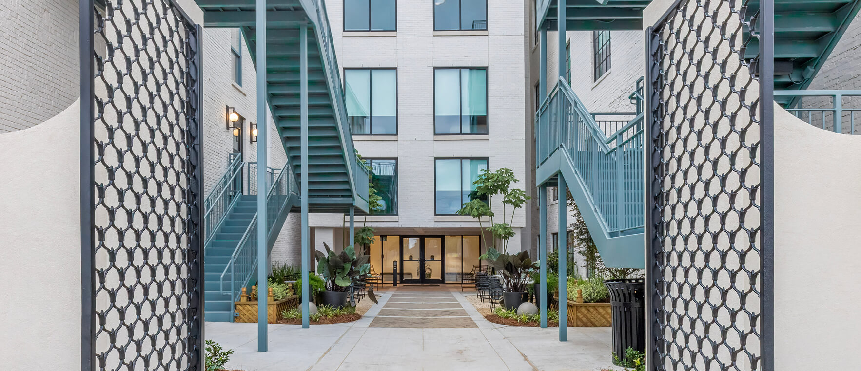 Hotel Monroe Courtyard